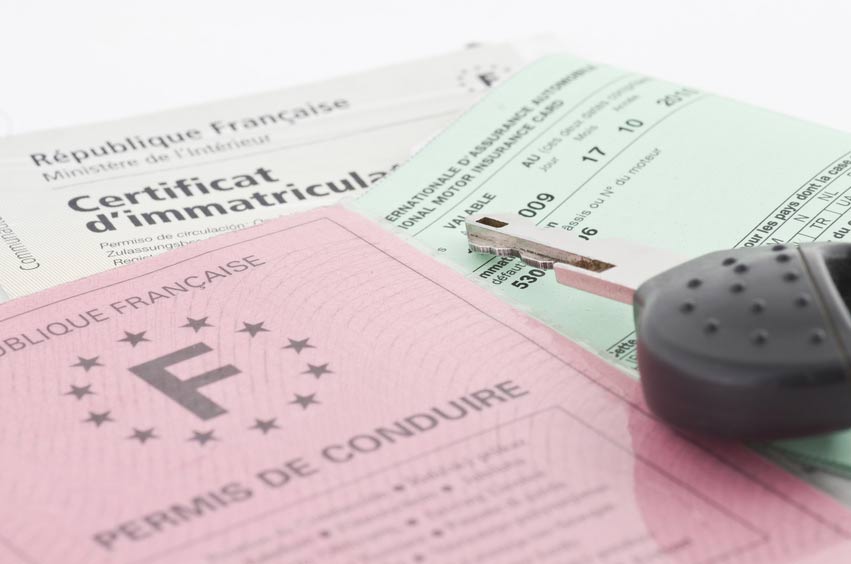 découvrez les tarifs de la carte grise en 2023 : obtenez toutes les informations sur les coûts liés à l'immatriculation de votre véhicule, les taxes à payer selon la région et des conseils pour optimiser vos démarches administratives.