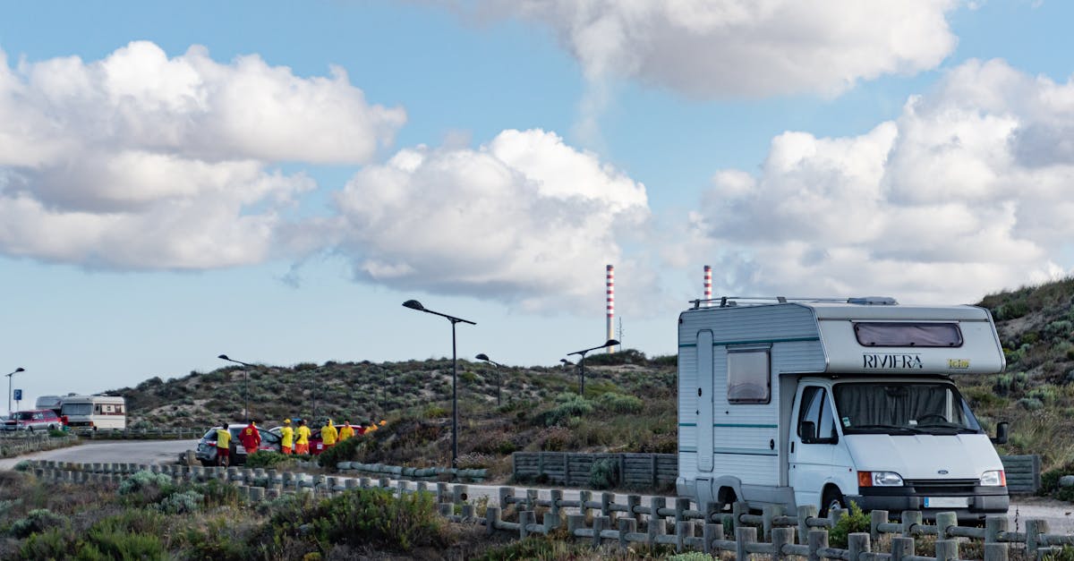 découvrez le plaisir de voyager en toute liberté avec un motorhome. explorez de nouveaux horizons et profitez d'un confort inégalé lors de vos aventures sur la route. idéal pour les escapades en famille ou entre amis, un motorhome vous permet de vivre des moments inoubliables tout en admirant des paysages variés.