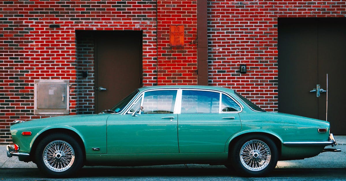 découvrez notre collection fascinante de voitures vintage, alliant élégance intemporelle et performance classique. plongez dans l'univers des automobiles d'antan et redécouvrez le charme des modèles emblématiques qui ont marqué l'histoire de l'automobile.