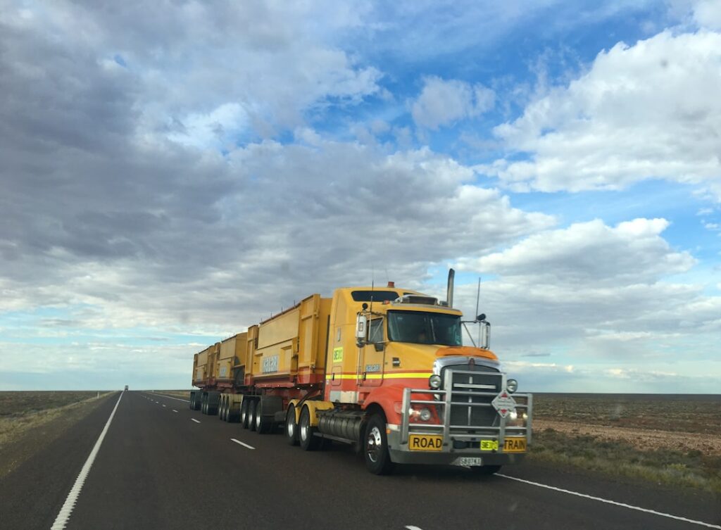 découvrez nos tarifs compétitifs pour le stationnement des camions. profitez d'emplacements sécurisés et adaptés à vos besoins, accessibles 24/7. réservez dès maintenant et améliorez la gestion de votre flotte !