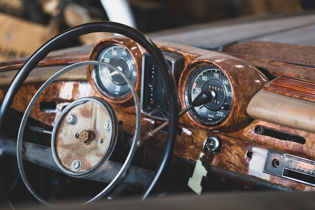 découvrez l'univers fascinant des voitures classiques, où l'élégance intemporelle rencontre la passion de l'automobile. plongez dans notre collection d'icônes vintage qui racontent l'histoire de l'innovation et du style.