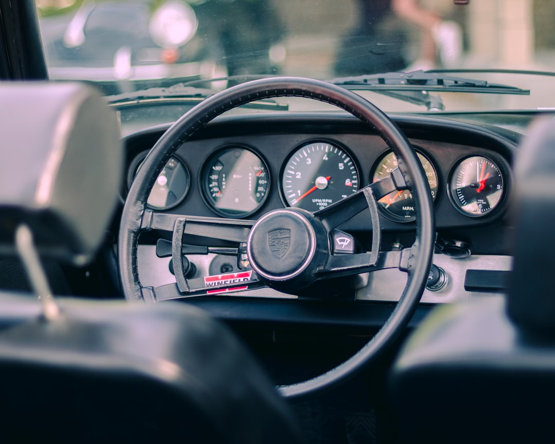 découvrez l'univers passionnant des voitures classiques, où l'élégance intemporelle rencontre la performance légendaire. plongez dans l'histoire automobile et explorez notre sélection de modèles iconiques, de leur restauration à leur entretien, pour les amateurs et collectionneurs.