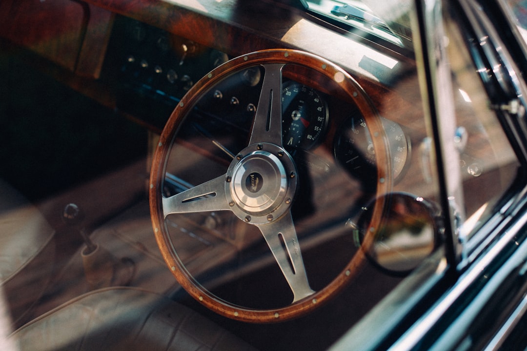 découvrez l'univers fascinant des voitures anciennes : élégance intemporelle, design d'exception et passion pour la mécanique. plongez dans l'histoire des modèles classiques et explorez les événements dédiés aux amateurs de véhicules rétro.