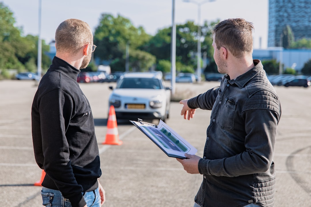 obtenez toutes les informations essentielles sur le permis de conduire en france : procédures d'inscription, exigences, types de permis et conseils pour réussir votre examen. préparez-vous à prendre la route en toute légalité et sécurité.