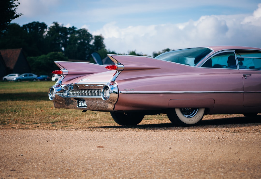 découvrez l'univers fascinant des véhicules vintage, un voyage dans le temps à travers des modèles emblématiques et des designs rétro. plongez dans la passion des collectionneurs et l'histoire de ces voitures et motos qui ont marqué les époques.