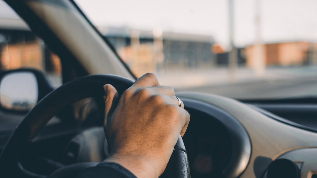 découvrez les dangers de la conduite en état d'ivresse, ses conséquences légales et comment prévenir ce fléau qui menace la sécurité routière.