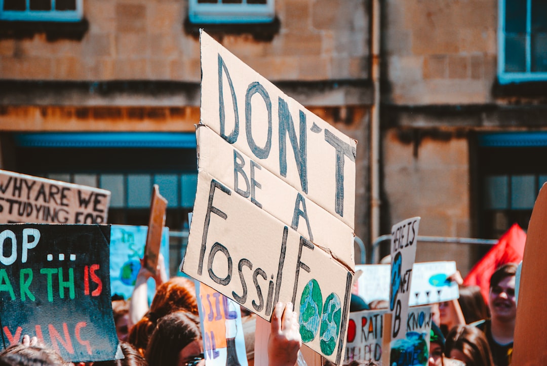 découvrez tout sur la pénalité écologique : des enjeux environnementaux aux mesures incitatives, cette approche innovante vise à réduire l'impact environnemental et à promouvoir un développement durable.